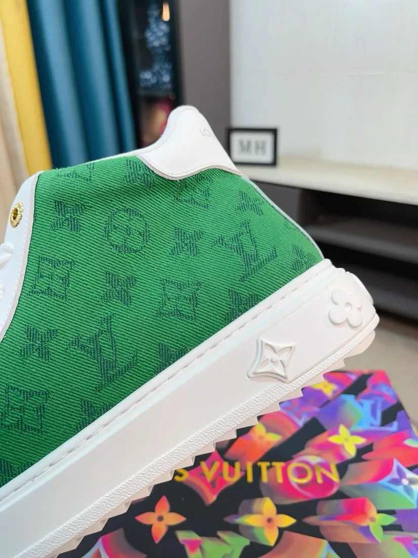 Men's shoes 💰560🌹🌹【LV】New men's high-top shoes, ‌global limited edition💯 shoes‌ are made of ‌original silk leather➕cowhide lining🐂top-grade workmanship! ‌Inner padding for feet: pure imported sheepskin lining, strappy sneakers, comfortable and breathable✅ luxurious and noble!! Men's shoe size: 38-44 💮
